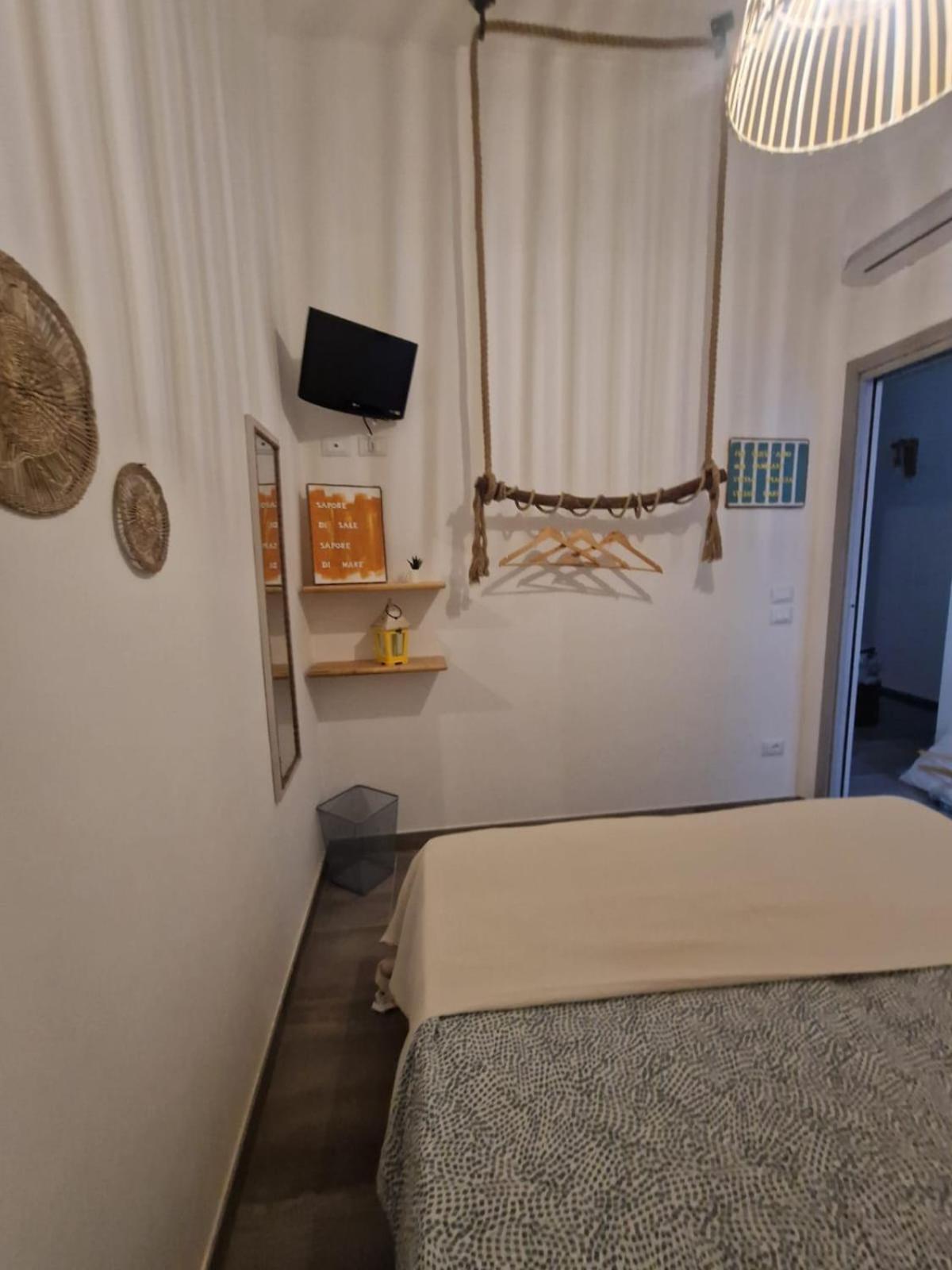 Camere A Oriente II Room And Apartments Torre dell'Orso Esterno foto