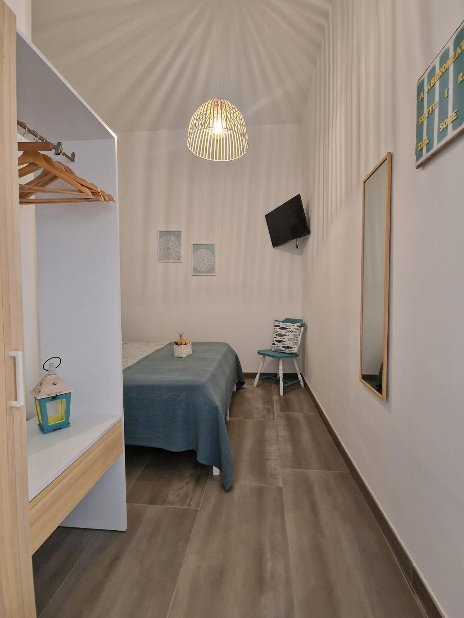 Camere A Oriente II Room And Apartments Torre dell'Orso Esterno foto